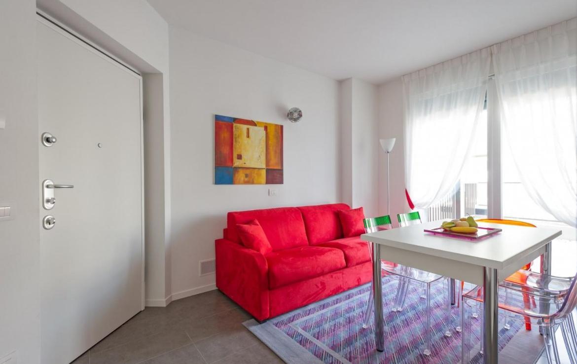 Modern Apartments Lake View With Pool Musso Екстериор снимка