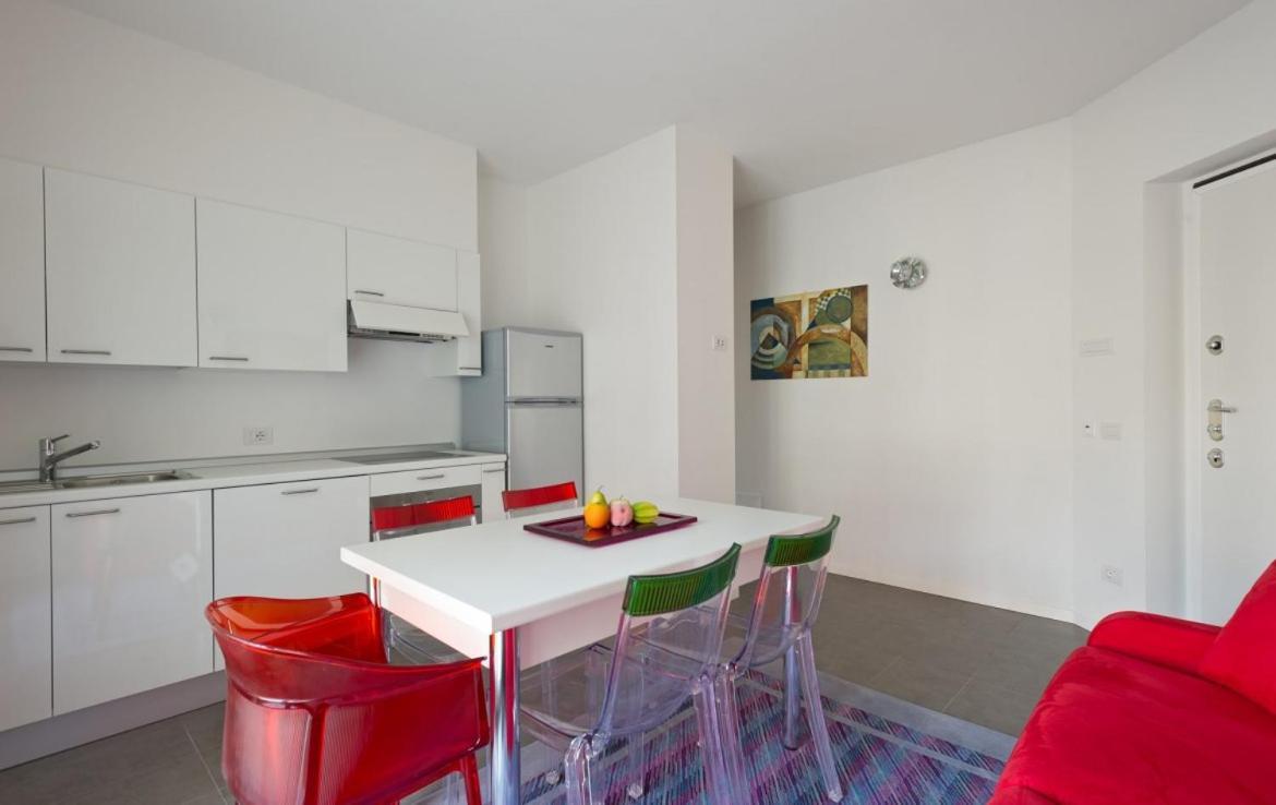 Modern Apartments Lake View With Pool Musso Екстериор снимка