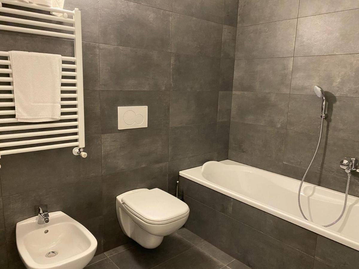 Modern Apartments Lake View With Pool Musso Екстериор снимка