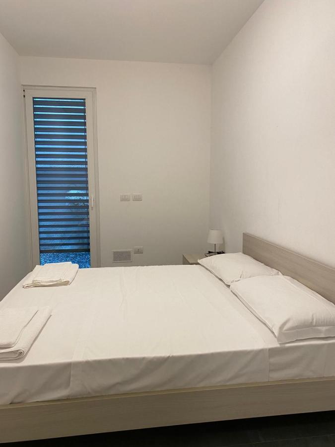 Modern Apartments Lake View With Pool Musso Екстериор снимка