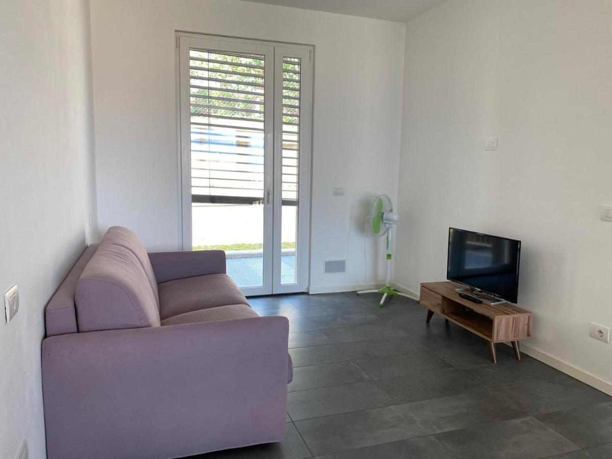 Modern Apartments Lake View With Pool Musso Екстериор снимка